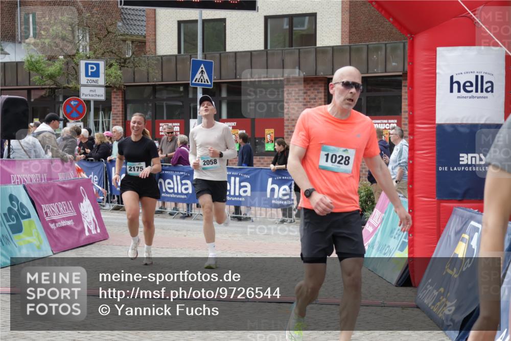 10.05.2026 - 8. Wedeler Halbmarathon Yannick Fuchs http://msf.ph/oto/9726544 10.05.2026 11:39:54 Ziel 434, 585, 844, 1028, 1054, 2058, 2175 meine-sportfotos.de
