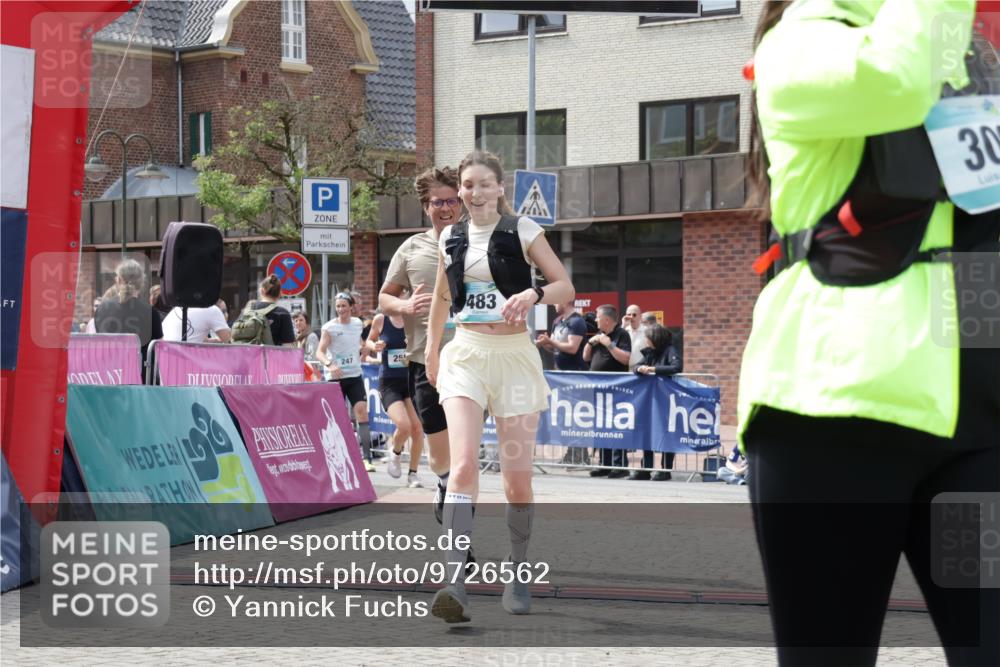 10.05.2026 - 8. Wedeler Halbmarathon Yannick Fuchs http://msf.ph/oto/9726562 10.05.2026 12:09:06 Ziel 132, 164, 165, 247, 255, 483 meine-sportfotos.de