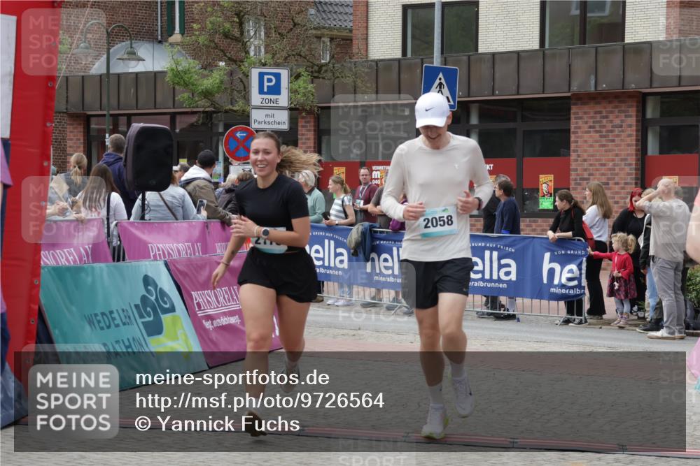 10.05.2026 - 8. Wedeler Halbmarathon Yannick Fuchs http://msf.ph/oto/9726564 10.05.2026 11:39:55 Ziel 434, 1028, 1054, 2058, 2175 meine-sportfotos.de