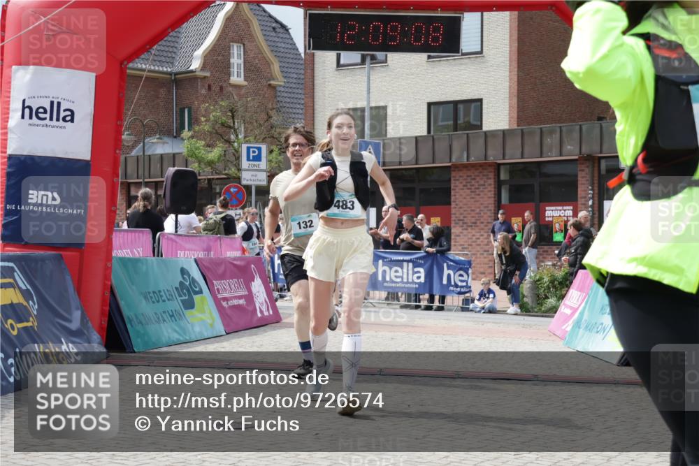 10.05.2026 - 8. Wedeler Halbmarathon Yannick Fuchs http://msf.ph/oto/9726574 10.05.2026 12:09:06 Ziel 132, 164, 165, 247, 255, 483 meine-sportfotos.de