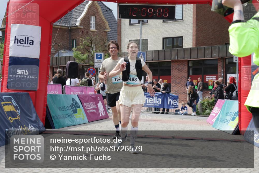 10.05.2026 - 8. Wedeler Halbmarathon Yannick Fuchs http://msf.ph/oto/9726579 10.05.2026 12:09:07 Ziel 132, 164, 165, 247, 255, 483 meine-sportfotos.de