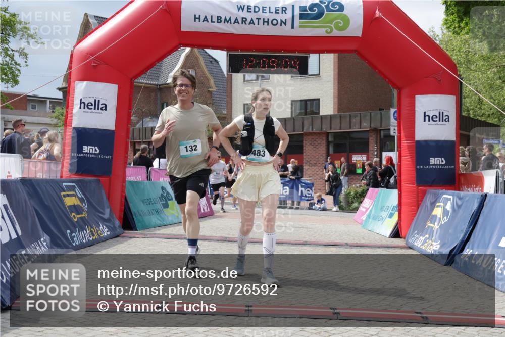 10.05.2026 - 8. Wedeler Halbmarathon Yannick Fuchs http://msf.ph/oto/9726592 10.05.2026 12:09:07 Ziel 132, 164, 165, 247, 255, 483 meine-sportfotos.de