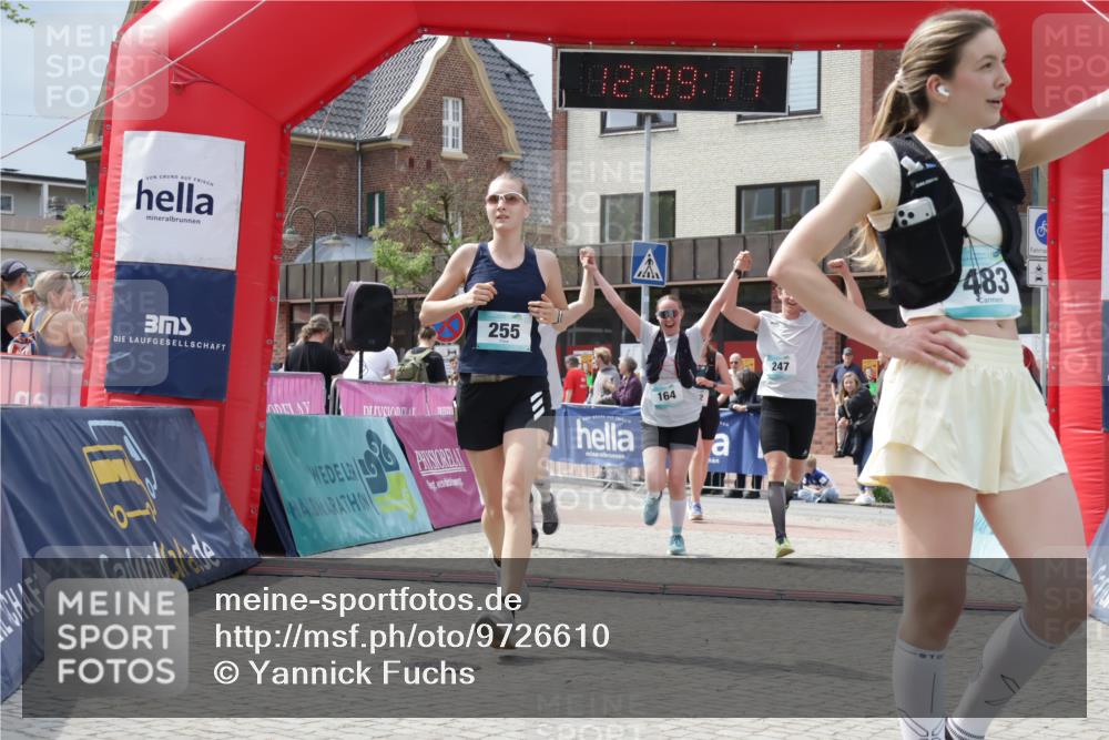 10.05.2026 - 8. Wedeler Halbmarathon Yannick Fuchs http://msf.ph/oto/9726610 10.05.2026 12:09:09 Ziel 132, 164, 165, 247, 255, 483, 762 meine-sportfotos.de