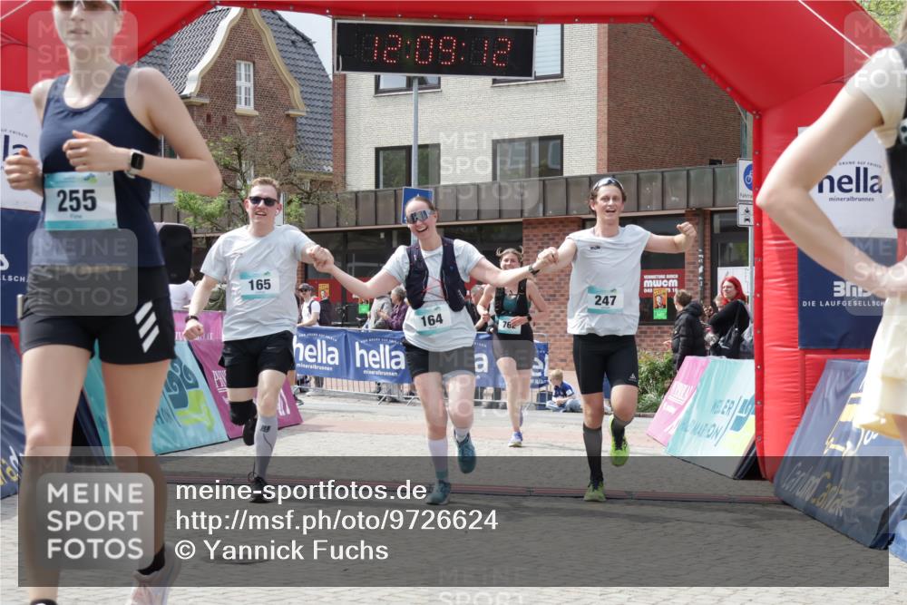 10.05.2026 - 8. Wedeler Halbmarathon Yannick Fuchs http://msf.ph/oto/9726624 10.05.2026 12:09:10 Ziel 132, 164, 165, 247, 255, 483, 762, 1039 meine-sportfotos.de