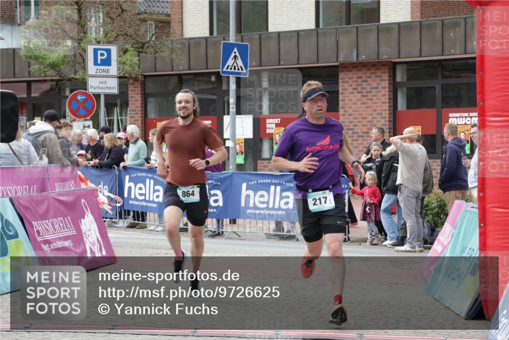 10.05.2026 - 8. Wedeler Halbmarathon Yannick Fuchs http://msf.ph/oto/9726625 10.05.2026 11:40:00 Ziel 217, 864, 2058, 2175 meine-sportfotos.de