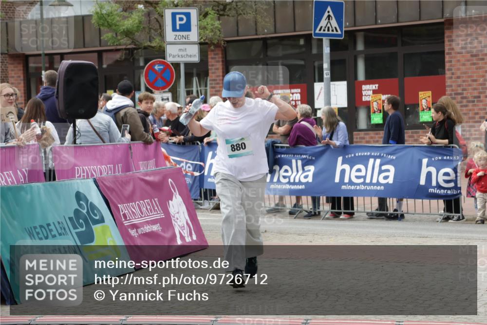 10.05.2026 - 8. Wedeler Halbmarathon Yannick Fuchs http://msf.ph/oto/9726712 10.05.2026 11:40:07 Ziel 817 meine-sportfotos.de