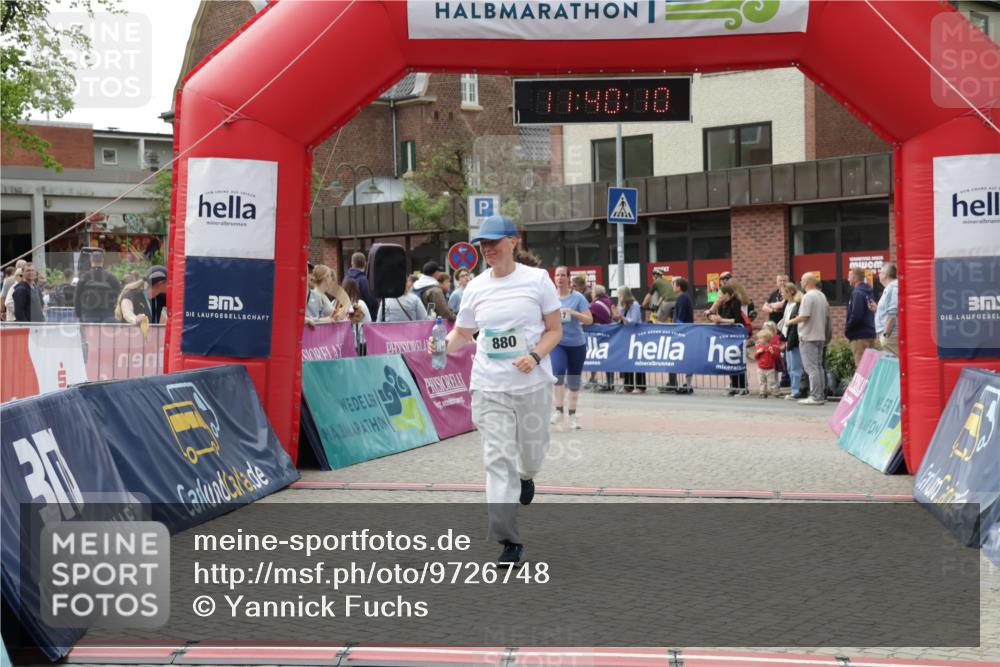 10.05.2026 - 8. Wedeler Halbmarathon Yannick Fuchs http://msf.ph/oto/9726748 10.05.2026 11:40:08 Ziel 628, 817 meine-sportfotos.de