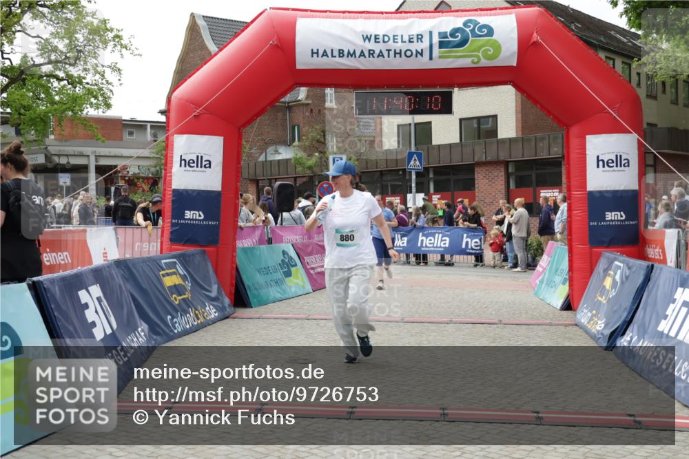 10.05.2026 - 8. Wedeler Halbmarathon Yannick Fuchs http://msf.ph/oto/9726753 10.05.2026 11:40:09 Ziel 275, 628, 817 meine-sportfotos.de