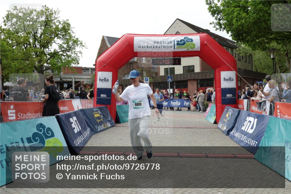10.05.2026 - 8. Wedeler Halbmarathon Yannick Fuchs http://msf.ph/oto/9726778 10.05.2026 11:40:09 Ziel 275, 628, 817 meine-sportfotos.de