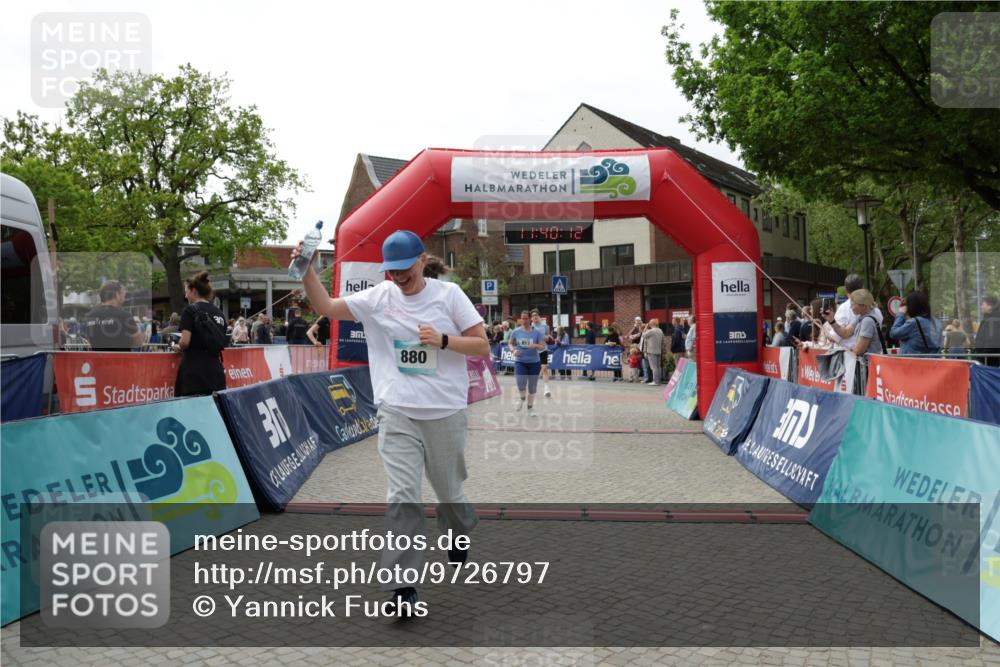 10.05.2026 - 8. Wedeler Halbmarathon Yannick Fuchs http://msf.ph/oto/9726797 10.05.2026 11:40:10 Ziel 275, 628, 817 meine-sportfotos.de