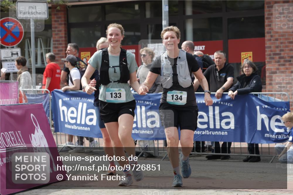 10.05.2026 - 8. Wedeler Halbmarathon Yannick Fuchs http://msf.ph/oto/9726851 10.05.2026 12:09:51 Ziel 133, 134, 208 meine-sportfotos.de