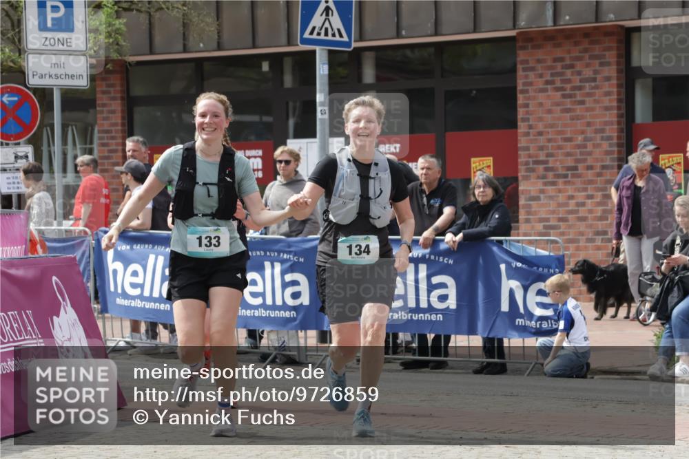 10.05.2026 - 8. Wedeler Halbmarathon Yannick Fuchs http://msf.ph/oto/9726859 10.05.2026 12:09:51 Ziel 133, 134, 208 meine-sportfotos.de