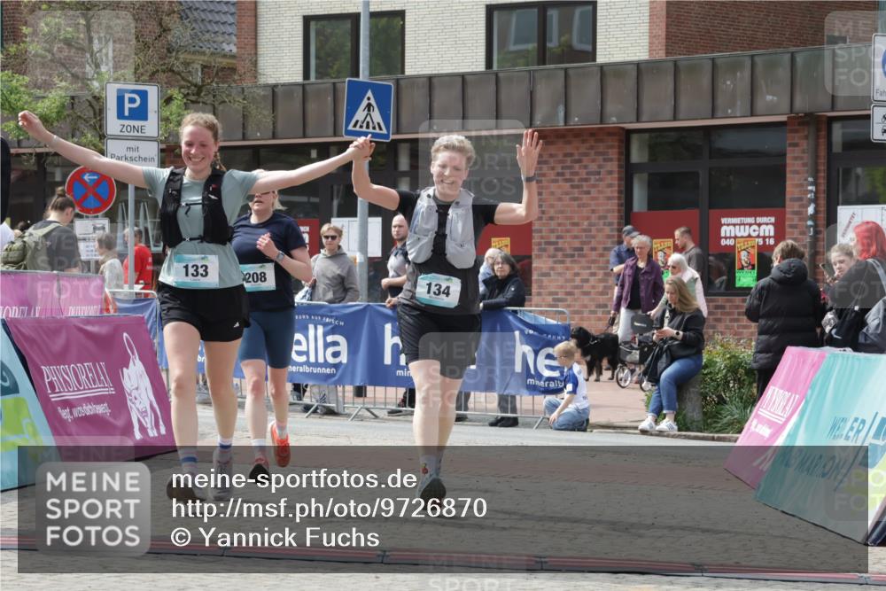 10.05.2026 - 8. Wedeler Halbmarathon Yannick Fuchs http://msf.ph/oto/9726870 10.05.2026 12:09:52 Ziel 133, 134, 208 meine-sportfotos.de