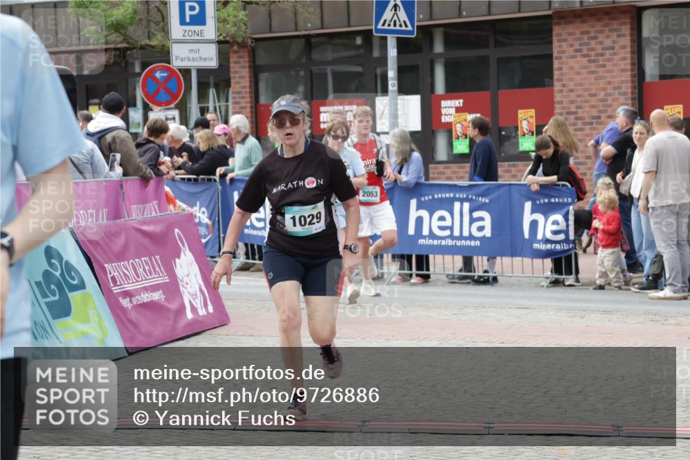10.05.2026 - 8. Wedeler Halbmarathon Yannick Fuchs http://msf.ph/oto/9726886 10.05.2026 11:40:16 Ziel 275, 628, 697, 817, 1029, 2053 meine-sportfotos.de