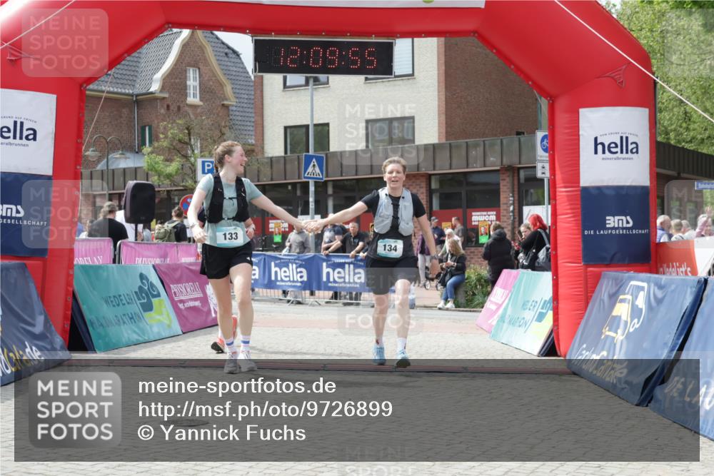 10.05.2026 - 8. Wedeler Halbmarathon Yannick Fuchs http://msf.ph/oto/9726899 10.05.2026 12:09:53 Ziel 133, 134, 208 meine-sportfotos.de