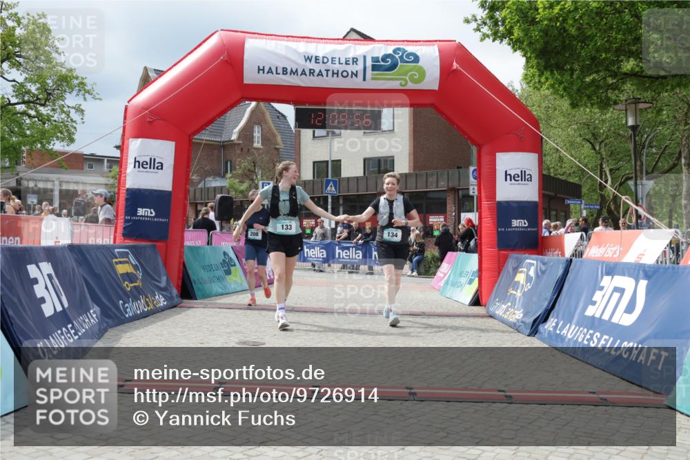 10.05.2026 - 8. Wedeler Halbmarathon Yannick Fuchs http://msf.ph/oto/9726914 10.05.2026 12:09:54 Ziel 133, 134, 208 meine-sportfotos.de