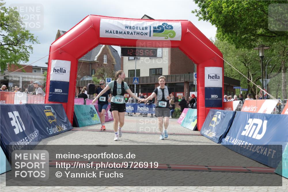 10.05.2026 - 8. Wedeler Halbmarathon Yannick Fuchs http://msf.ph/oto/9726919 10.05.2026 12:09:54 Ziel 133, 134, 208 meine-sportfotos.de