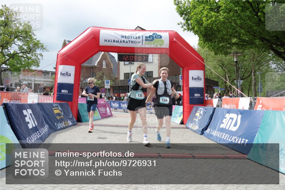 10.05.2026 - 8. Wedeler Halbmarathon Yannick Fuchs http://msf.ph/oto/9726931 10.05.2026 12:09:55 Ziel 133, 134, 208 meine-sportfotos.de
