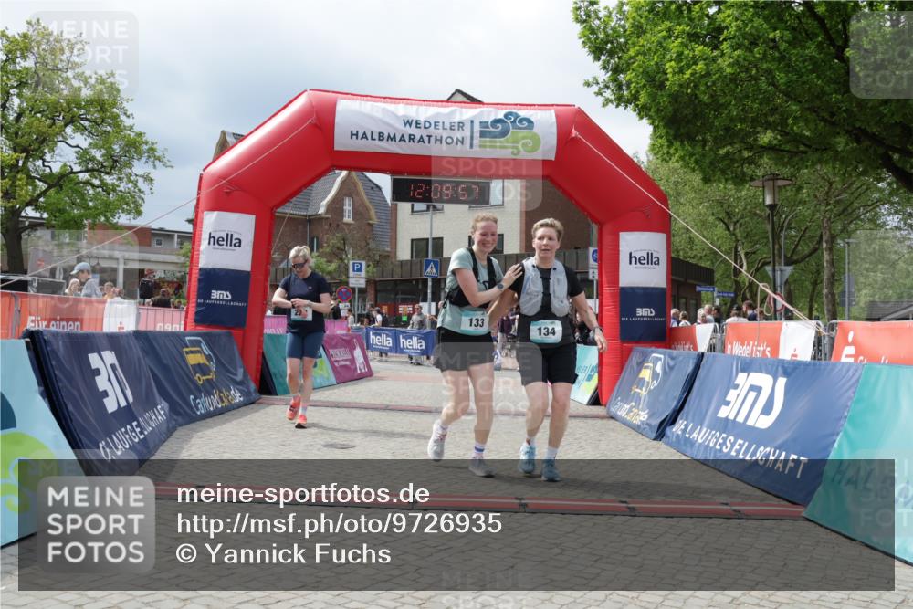 10.05.2026 - 8. Wedeler Halbmarathon Yannick Fuchs http://msf.ph/oto/9726935 10.05.2026 12:09:55 Ziel 133, 134, 208 meine-sportfotos.de