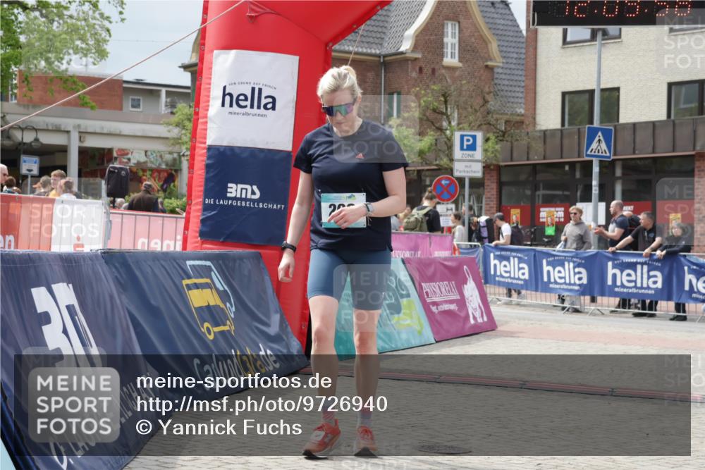 10.05.2026 - 8. Wedeler Halbmarathon Yannick Fuchs http://msf.ph/oto/9726940 10.05.2026 12:09:56 Ziel 133, 134, 208 meine-sportfotos.de