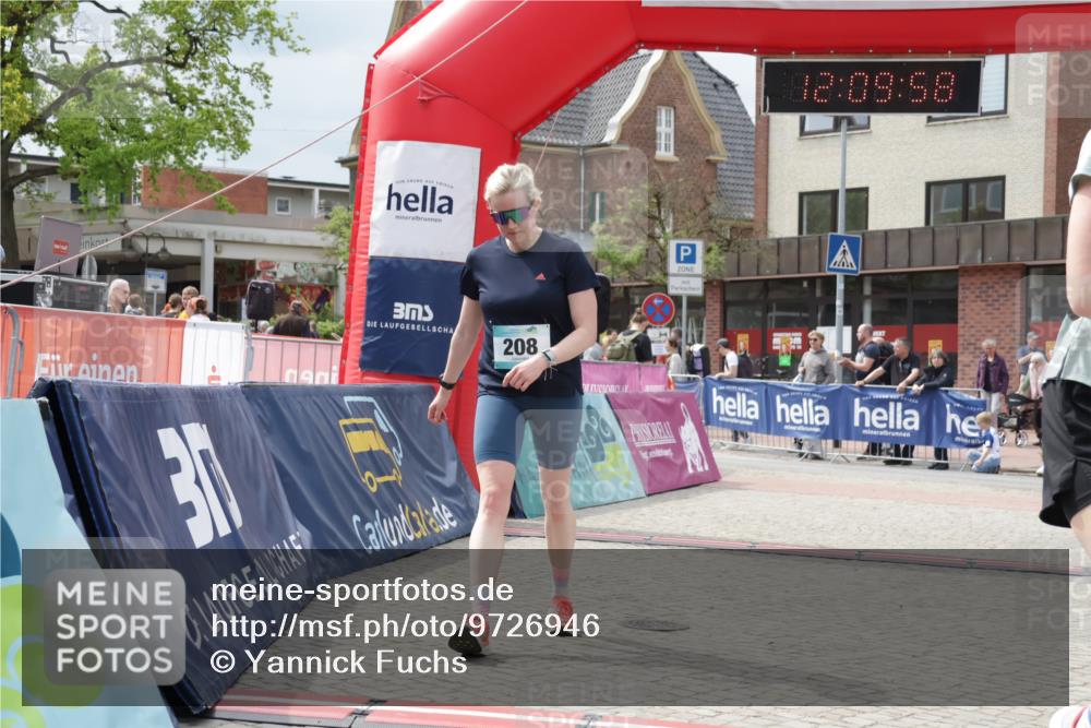 10.05.2026 - 8. Wedeler Halbmarathon Yannick Fuchs http://msf.ph/oto/9726946 10.05.2026 12:09:56 Ziel 133, 134, 208 meine-sportfotos.de