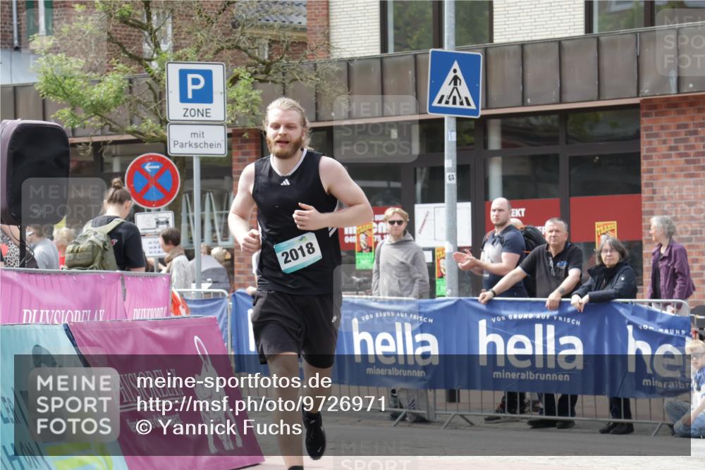 10.05.2026 - 8. Wedeler Halbmarathon Yannick Fuchs http://msf.ph/oto/9726971 10.05.2026 12:10:00 Ziel 208, 2018 meine-sportfotos.de