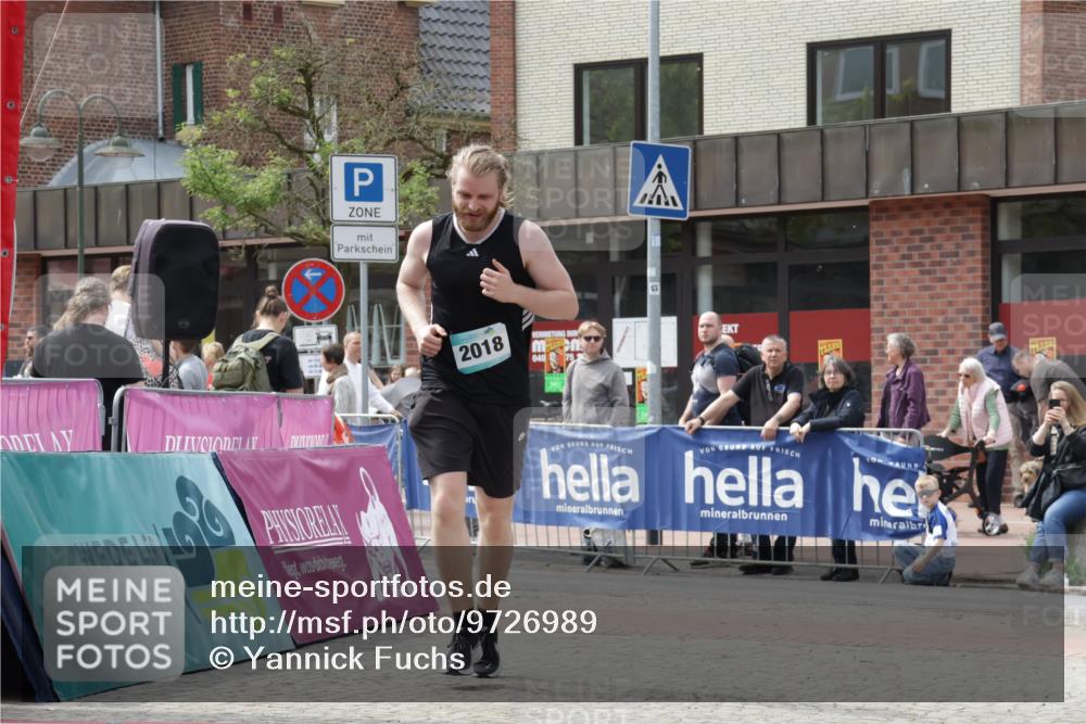 10.05.2026 - 8. Wedeler Halbmarathon Yannick Fuchs http://msf.ph/oto/9726989 10.05.2026 12:10:01 Ziel 2018 meine-sportfotos.de