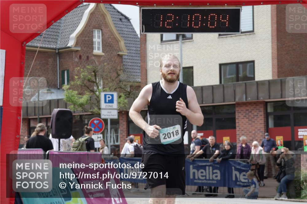 10.05.2026 - 8. Wedeler Halbmarathon Yannick Fuchs http://msf.ph/oto/9727014 10.05.2026 12:10:02 Ziel 2018 meine-sportfotos.de