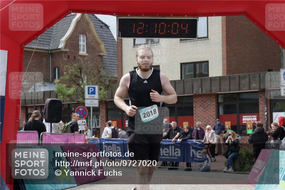 10.05.2026 - 8. Wedeler Halbmarathon Yannick Fuchs http://msf.ph/oto/9727020 10.05.2026 12:10:02 Ziel 2018 meine-sportfotos.de