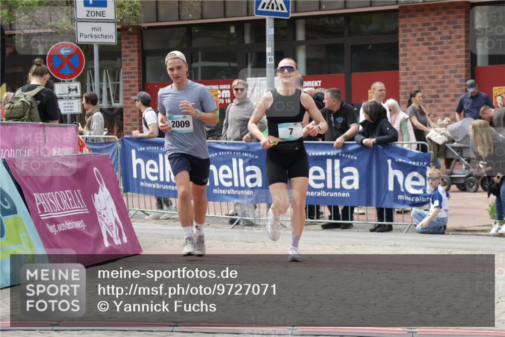 10.05.2026 - 8. Wedeler Halbmarathon Yannick Fuchs http://msf.ph/oto/9727071 10.05.2026 12:10:08 Ziel 7, 2009 meine-sportfotos.de