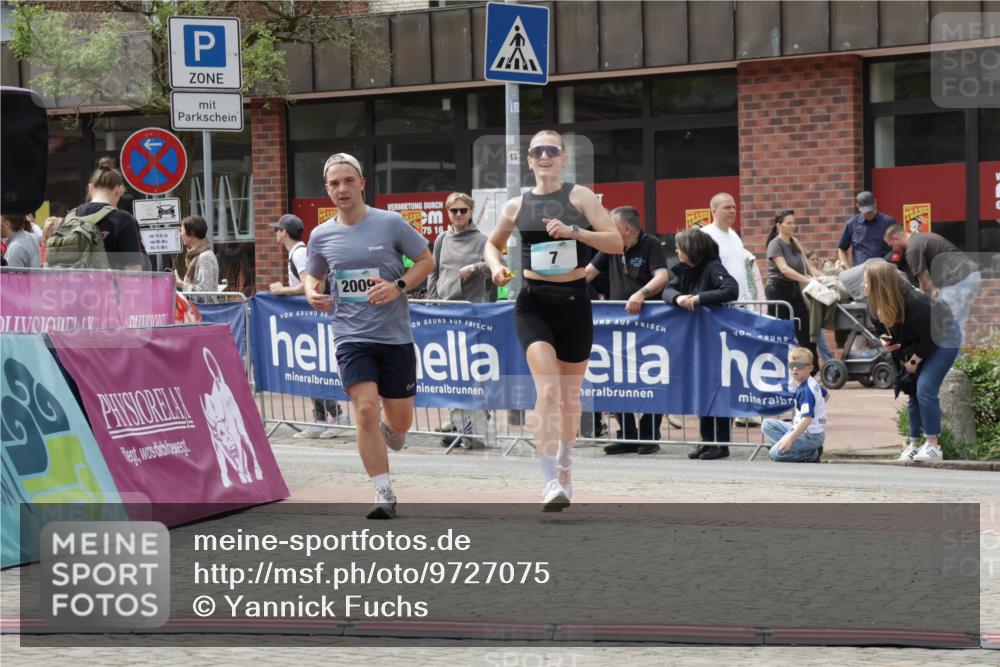 10.05.2026 - 8. Wedeler Halbmarathon Yannick Fuchs http://msf.ph/oto/9727075 10.05.2026 12:10:08 Ziel 7, 2009 meine-sportfotos.de
