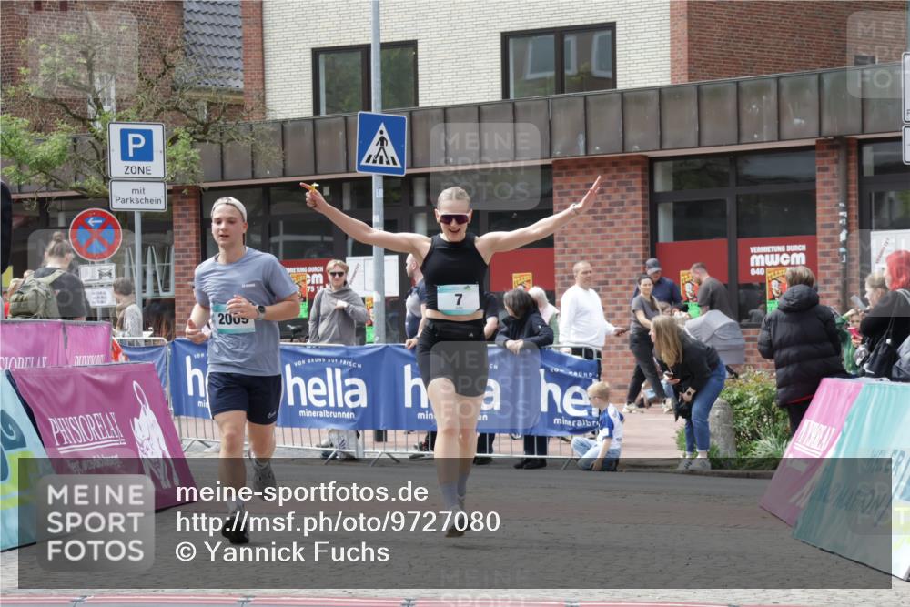 10.05.2026 - 8. Wedeler Halbmarathon Yannick Fuchs http://msf.ph/oto/9727080 10.05.2026 12:10:08 Ziel 7, 2009 meine-sportfotos.de