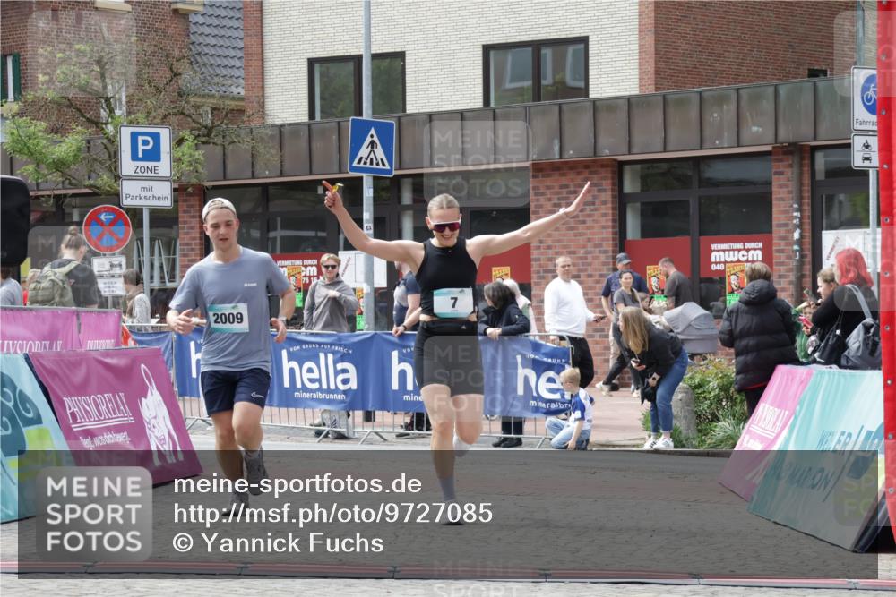 10.05.2026 - 8. Wedeler Halbmarathon Yannick Fuchs http://msf.ph/oto/9727085 10.05.2026 12:10:09 Ziel 7, 2009 meine-sportfotos.de