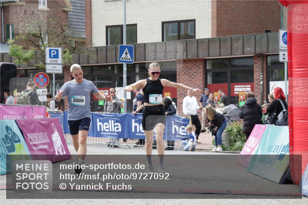 10.05.2026 - 8. Wedeler Halbmarathon Yannick Fuchs http://msf.ph/oto/9727092 10.05.2026 12:10:09 Ziel 7, 2009 meine-sportfotos.de