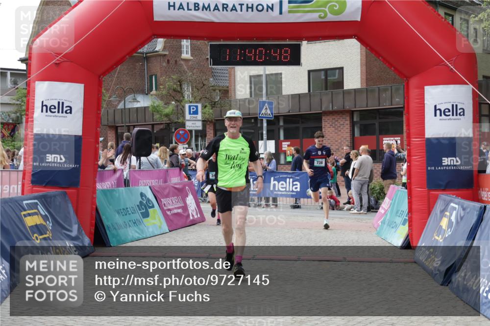10.05.2026 - 8. Wedeler Halbmarathon Yannick Fuchs http://msf.ph/oto/9727145 10.05.2026 11:40:46 Ziel 340, 591, 639, 738, 1001 meine-sportfotos.de
