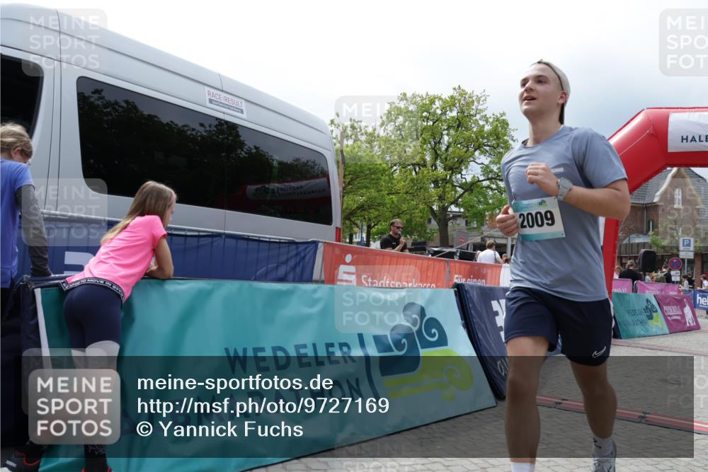 10.05.2026 - 8. Wedeler Halbmarathon Yannick Fuchs http://msf.ph/oto/9727169 10.05.2026 12:10:12 Ziel 7, 2009 meine-sportfotos.de