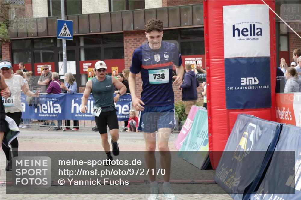 10.05.2026 - 8. Wedeler Halbmarathon Yannick Fuchs http://msf.ph/oto/9727170 10.05.2026 11:40:49 Ziel 340, 591, 639, 738, 957, 1001 meine-sportfotos.de