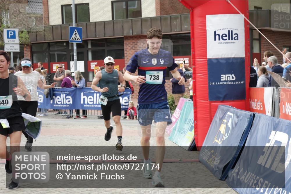 10.05.2026 - 8. Wedeler Halbmarathon Yannick Fuchs http://msf.ph/oto/9727174 10.05.2026 11:40:49 Ziel 340, 591, 639, 738, 957, 1001 meine-sportfotos.de
