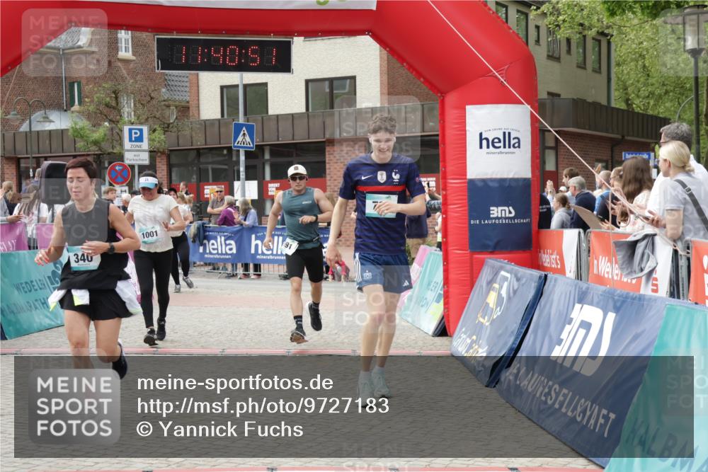 10.05.2026 - 8. Wedeler Halbmarathon Yannick Fuchs http://msf.ph/oto/9727183 10.05.2026 11:40:49 Ziel 340, 591, 639, 738, 957, 1001 meine-sportfotos.de