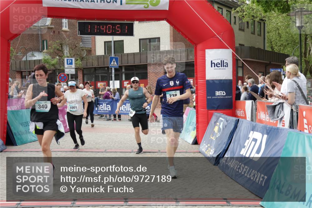 10.05.2026 - 8. Wedeler Halbmarathon Yannick Fuchs http://msf.ph/oto/9727189 10.05.2026 11:40:49 Ziel 340, 591, 639, 738, 957, 1001 meine-sportfotos.de