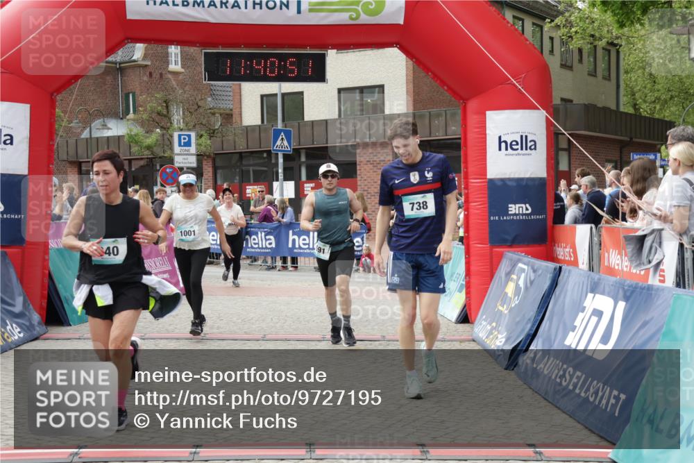10.05.2026 - 8. Wedeler Halbmarathon Yannick Fuchs http://msf.ph/oto/9727195 10.05.2026 11:40:50 Ziel 340, 591, 639, 738, 957, 1001 meine-sportfotos.de