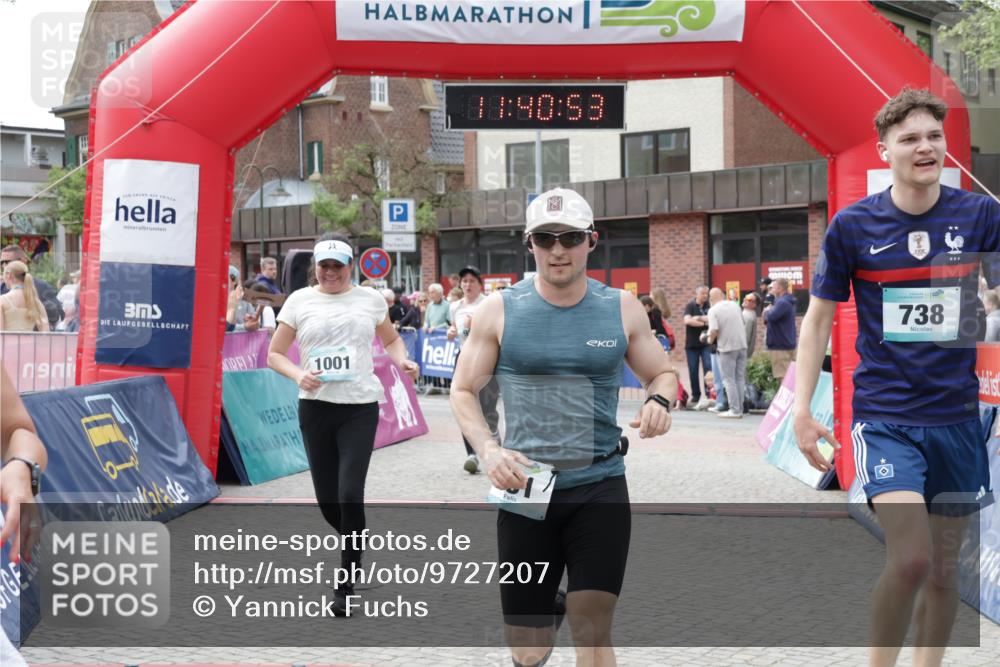10.05.2026 - 8. Wedeler Halbmarathon Yannick Fuchs http://msf.ph/oto/9727207 10.05.2026 11:40:51 Ziel 340, 591, 639, 738, 957, 1001 meine-sportfotos.de
