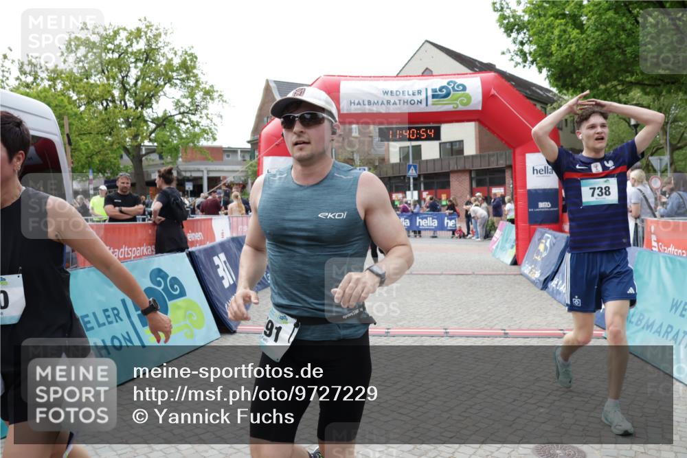 10.05.2026 - 8. Wedeler Halbmarathon Yannick Fuchs http://msf.ph/oto/9727229 10.05.2026 11:40:52 Ziel 340, 591, 639, 738, 957, 1001 meine-sportfotos.de