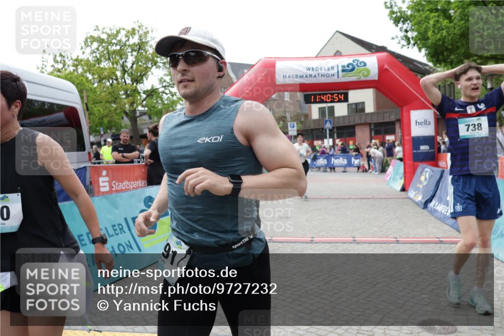 10.05.2026 - 8. Wedeler Halbmarathon Yannick Fuchs http://msf.ph/oto/9727232 10.05.2026 11:40:52 Ziel 340, 591, 639, 738, 957, 1001 meine-sportfotos.de