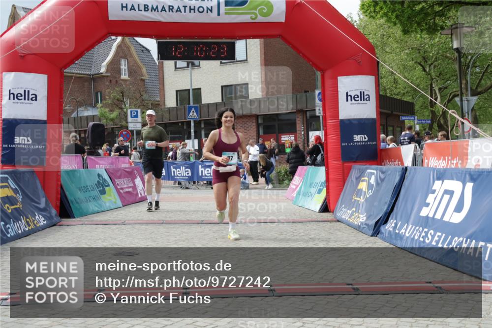10.05.2026 - 8. Wedeler Halbmarathon Yannick Fuchs http://msf.ph/oto/9727242 10.05.2026 12:10:21 Ziel 79, 87, 183, 505 meine-sportfotos.de