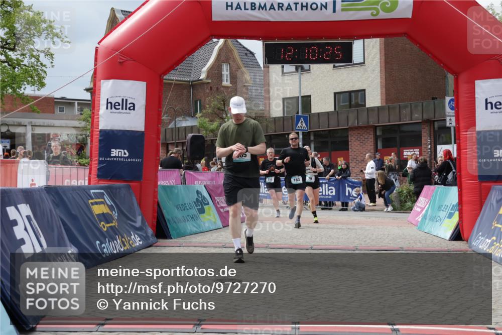 10.05.2026 - 8. Wedeler Halbmarathon Yannick Fuchs http://msf.ph/oto/9727270 10.05.2026 12:10:24 Ziel 79, 87, 183, 311, 505 meine-sportfotos.de