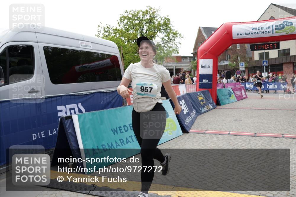 10.05.2026 - 8. Wedeler Halbmarathon Yannick Fuchs http://msf.ph/oto/9727272 10.05.2026 11:40:55 Ziel 591, 957, 968, 1001 meine-sportfotos.de