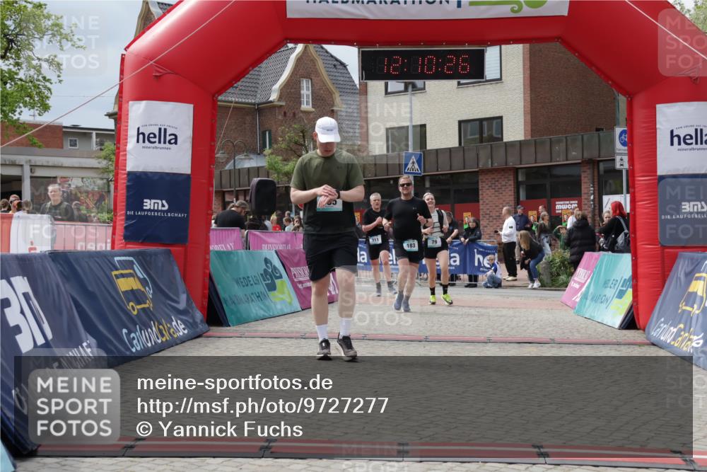 10.05.2026 - 8. Wedeler Halbmarathon Yannick Fuchs http://msf.ph/oto/9727277 10.05.2026 12:10:24 Ziel 79, 87, 183, 311, 505 meine-sportfotos.de