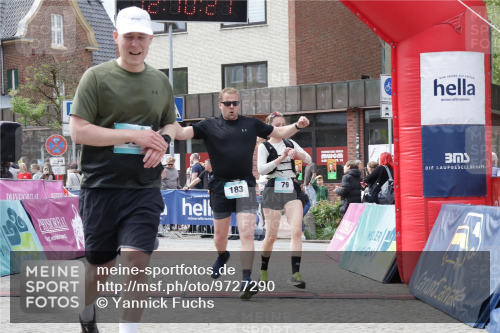 10.05.2026 - 8. Wedeler Halbmarathon Yannick Fuchs http://msf.ph/oto/9727290 10.05.2026 12:10:25 Ziel 79, 87, 183, 311, 505 meine-sportfotos.de