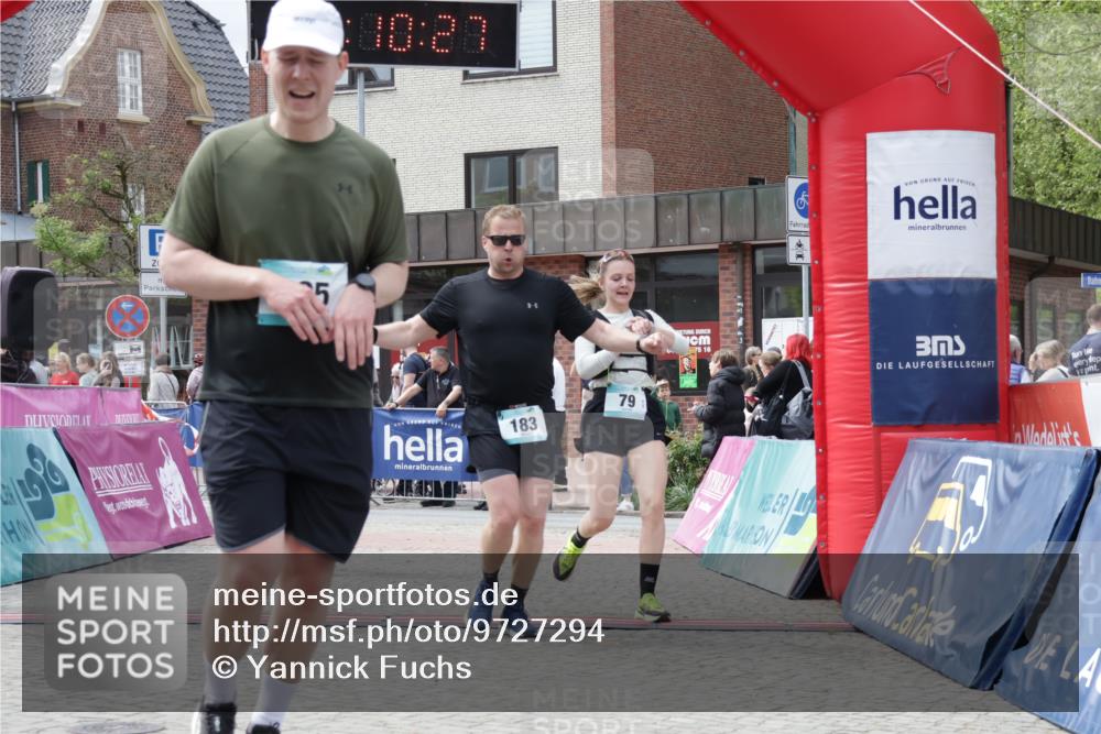 10.05.2026 - 8. Wedeler Halbmarathon Yannick Fuchs http://msf.ph/oto/9727294 10.05.2026 12:10:25 Ziel 79, 87, 183, 311, 505 meine-sportfotos.de